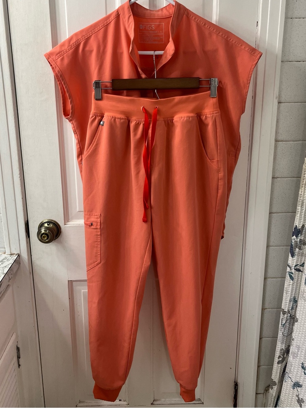 FIGS Hot Coral Scrub Set - Women's S Rafaela Oversized Top & S/P Zamora Joggers